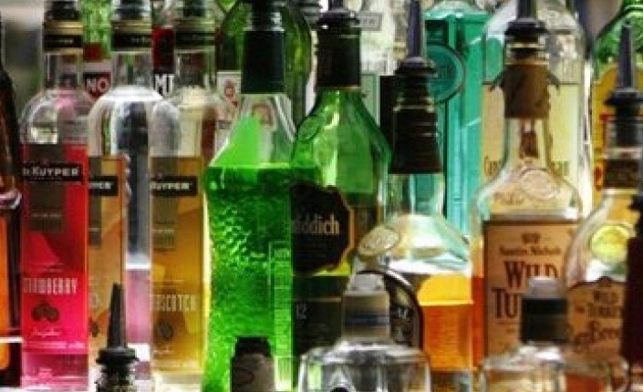 Tim Gabungan Amankan Ratusan Liter Minuman Keras dalam Razia