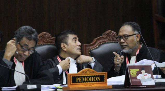 Debat Panas BW dengan Tim Hukum Jokowi soal Dramatisasi Saksi