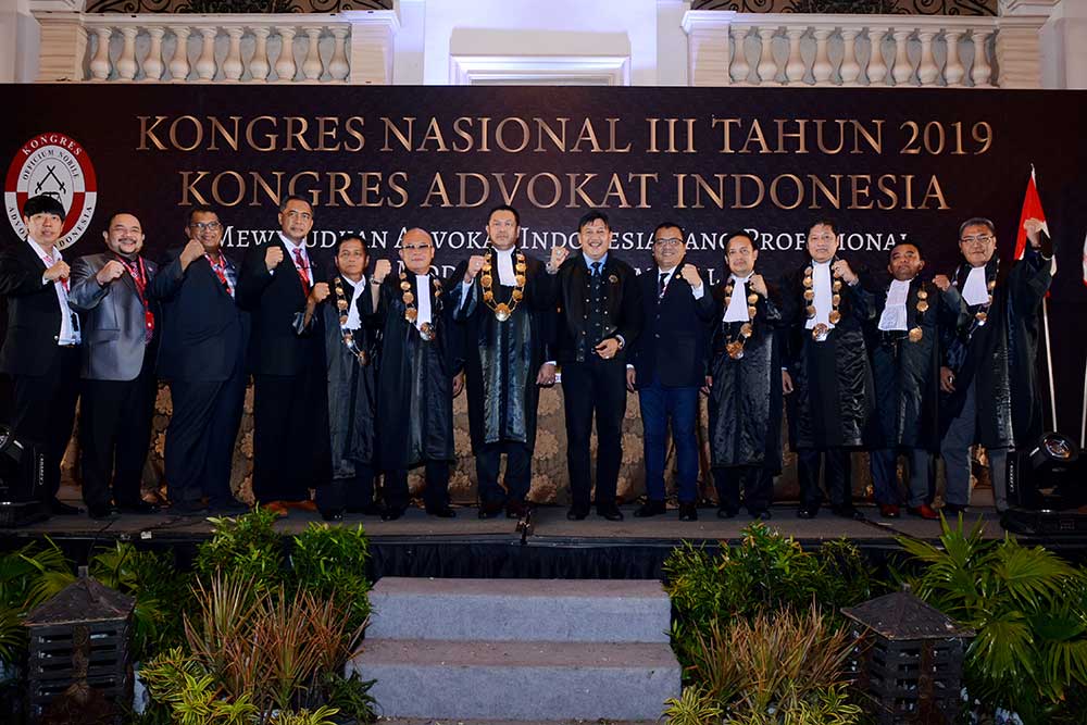 susunan struktur pengurus kongres advokat indonesia